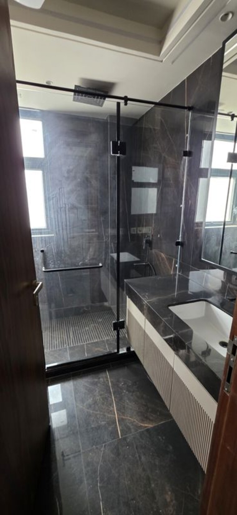 Bathroom, unitech-uniworld-resorts-the-residences 4 Bedroom 4600 Sq.Ft. Builder Floor In Sector 33 Gurgaon 10084698