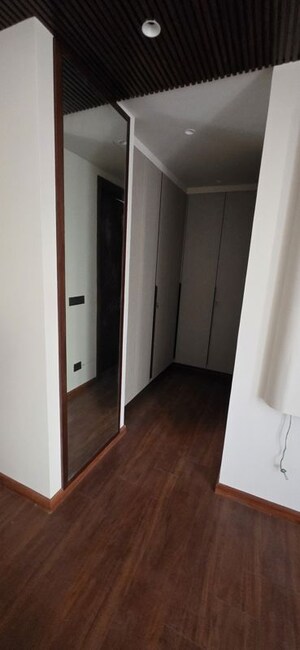 Building Lobby in 4 BHK Builder Floor at Unitech Uniworld Resorts-The Residences, Sector 33 – for Rent