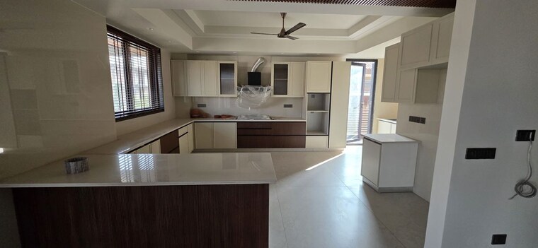 Kitchen, unitech-uniworld-resorts-the-residences 4 Bedroom 4600 Sq.Ft. Builder Floor In Sector 33 Gurgaon 10084698