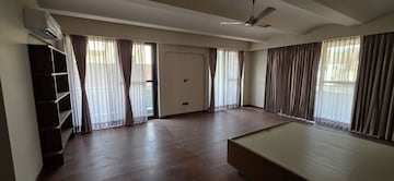 Master Bedroom in 4 BHK Builder Floor at Unitech Uniworld Resorts-The Residences, Sector 33 – for Rent