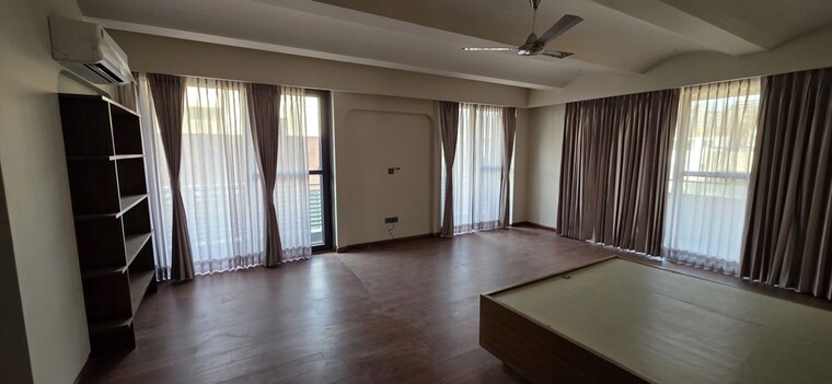 Master Bedroom, unitech-uniworld-resorts-the-residences 4 Bedroom 4600 Sq.Ft. Builder Floor In Sector 33 Gurgaon 10084698
