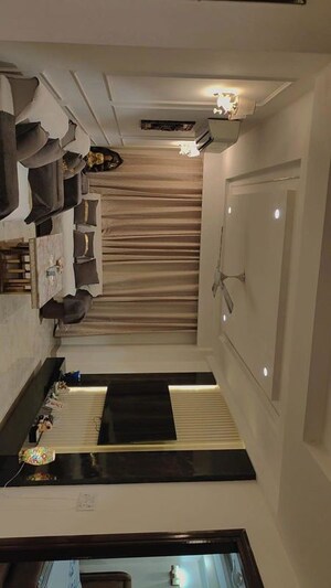 Staircase in 3.5 BHK Builder Floor at Unitech Uniworld Resorts-The Residences, Sector 33 – for Rent