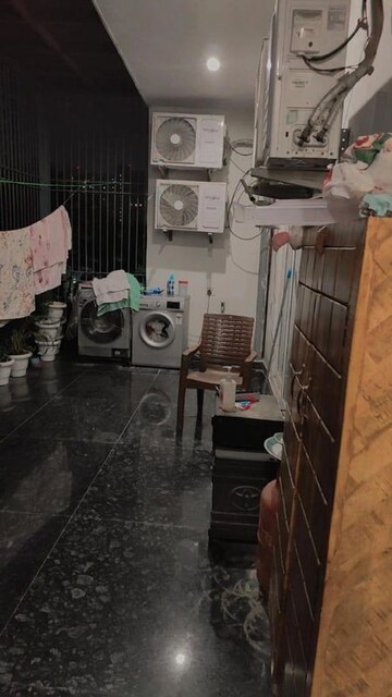 Team Area in 3.5 BHK Builder Floor at Unitech Uniworld Resorts-The Residences, Sector 33 – for Rent