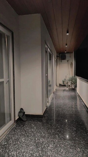 Building Lobby in 3.5 BHK Builder Floor at Unitech Uniworld Resorts-The Residences, Sector 33 – for Rent