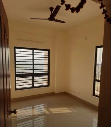 Room in 3 BHK Apartment at Chinhat – for Rent