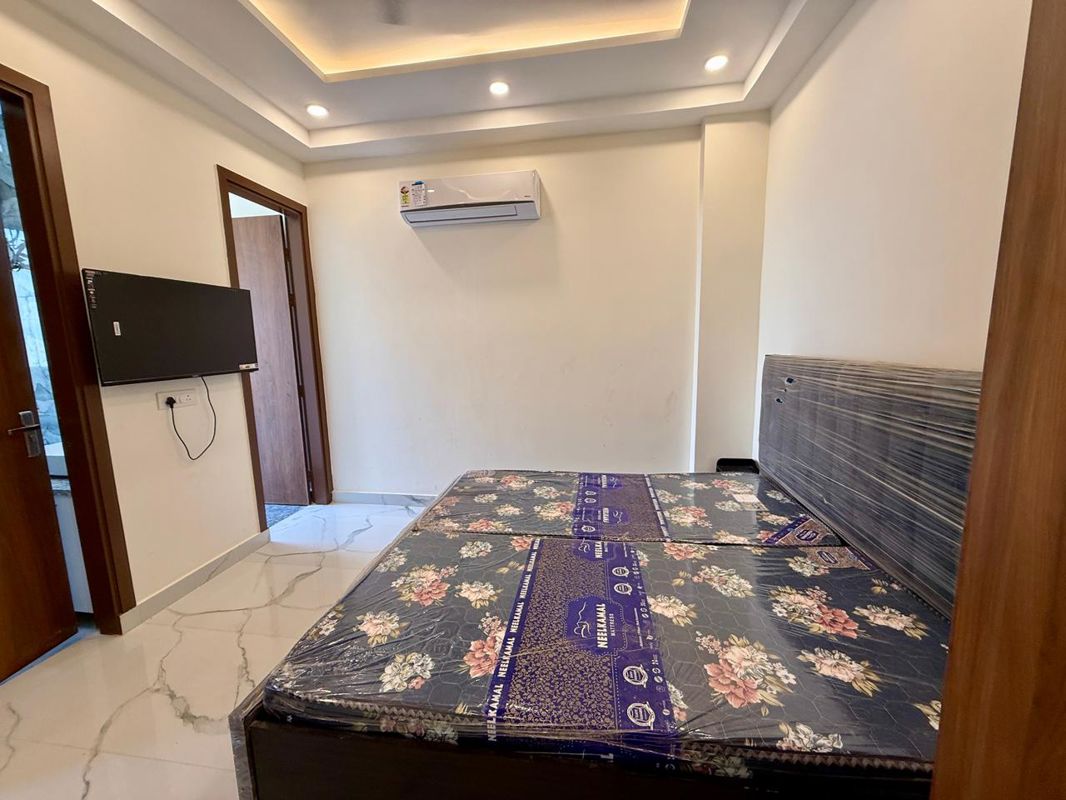 StudioBuilder Floor For Rent in Sector 38