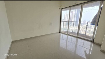 Master Bedroom in 2 BHK Apartment at Lotus Lotus Link Square, Malad West – for Rent