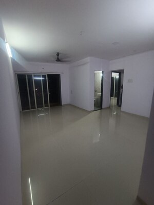 2 BHK Apartment For Rent in Lotus Lotus Link Square, Malad West