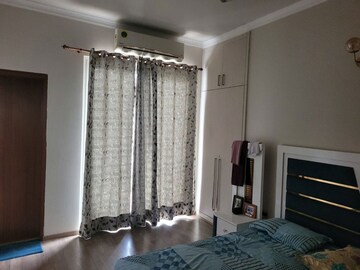 Living Room in 3 BHK Builder Floor at Central Park Flower Valley, Sohna Sector 33 – for Rent