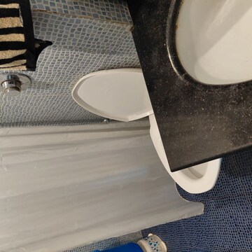 Bathroom in 2.5 BHK Apartment at Oberoi Realty Woods, Goregaon East – for Rent