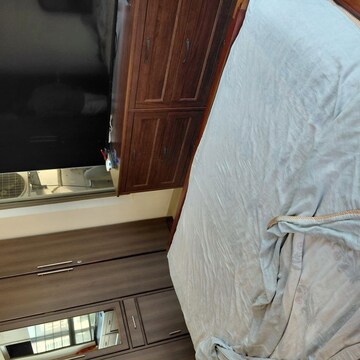 Furnished Amenities in 2.5 BHK Apartment at Oberoi Realty Woods, Goregaon East – for Rent