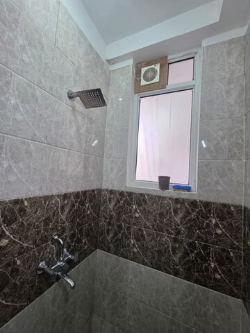 Bathroom in 2 BHK Builder Floor at DLF City Gurgaon, Sector 27 – for Rent