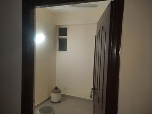 Bathroom in 2 BHK Builder Floor at Tulip Mall, Sector 46 – for Rent