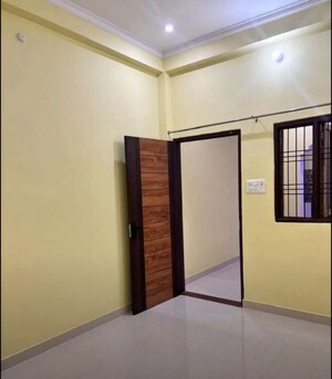 Room in 3 BHK Apartment at Gomti Nagar – for Rent