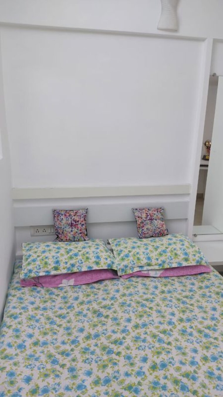 Bedroom, andheri west 1 Bedroom 600 Sq.Ft. Apartment In Andheri West Mumbai 10084947