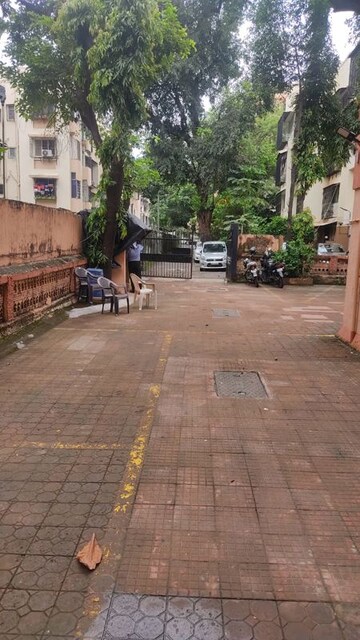 Parking in 1 BHK Apartment at Andheri West – for Rent