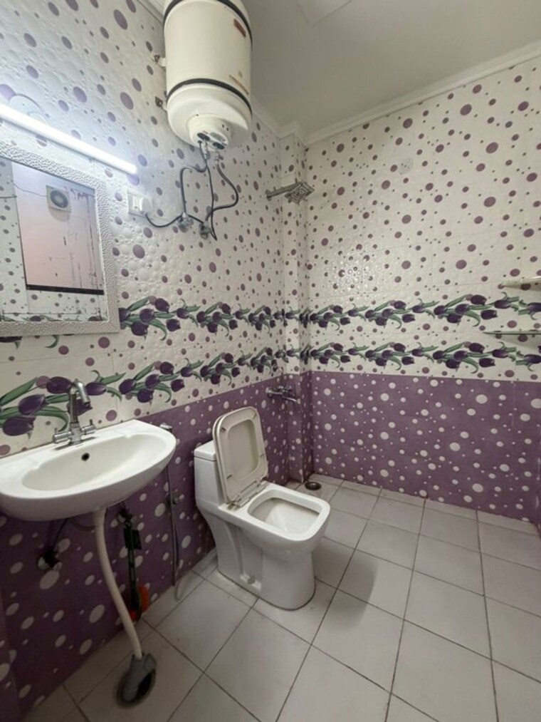 Bathroom, sector 30 2 Bedroom 1300 Sq.Ft. Builder Floor In Sector 30 Gurgaon 10084952