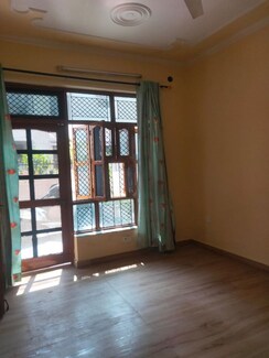 2.5 BHK + Pooja Room Independent House For Rent in Sector 9
