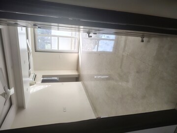 Room in 3 BHK Builder Floor at Unitech Deerwood Chase, Nirvana Country – for Rent