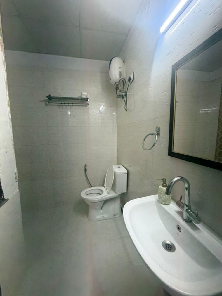 Bathroom, sector 30 3 Bedroom 1500 Sq.Ft. Builder Floor In Sector 30 Gurgaon 10084966