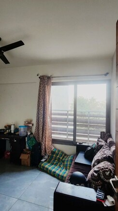 2 BHK + Servant Room Apartment For Sale in Amanora Adreno Towers