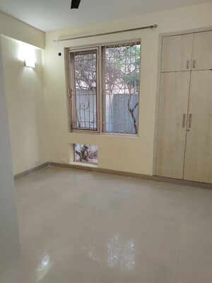 Room in 3 BHK Builder Floor at Unitech Woodstock Floors, Sector 50 – for Rent