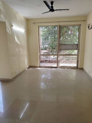 Room in 3 BHK Builder Floor at Unitech Woodstock Floors, Sector 50 – for Rent