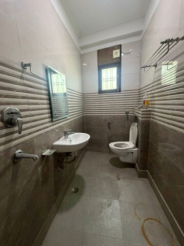 Attached Bathroom in 2 BHK Builder Floor at Sector 30 – for Rent