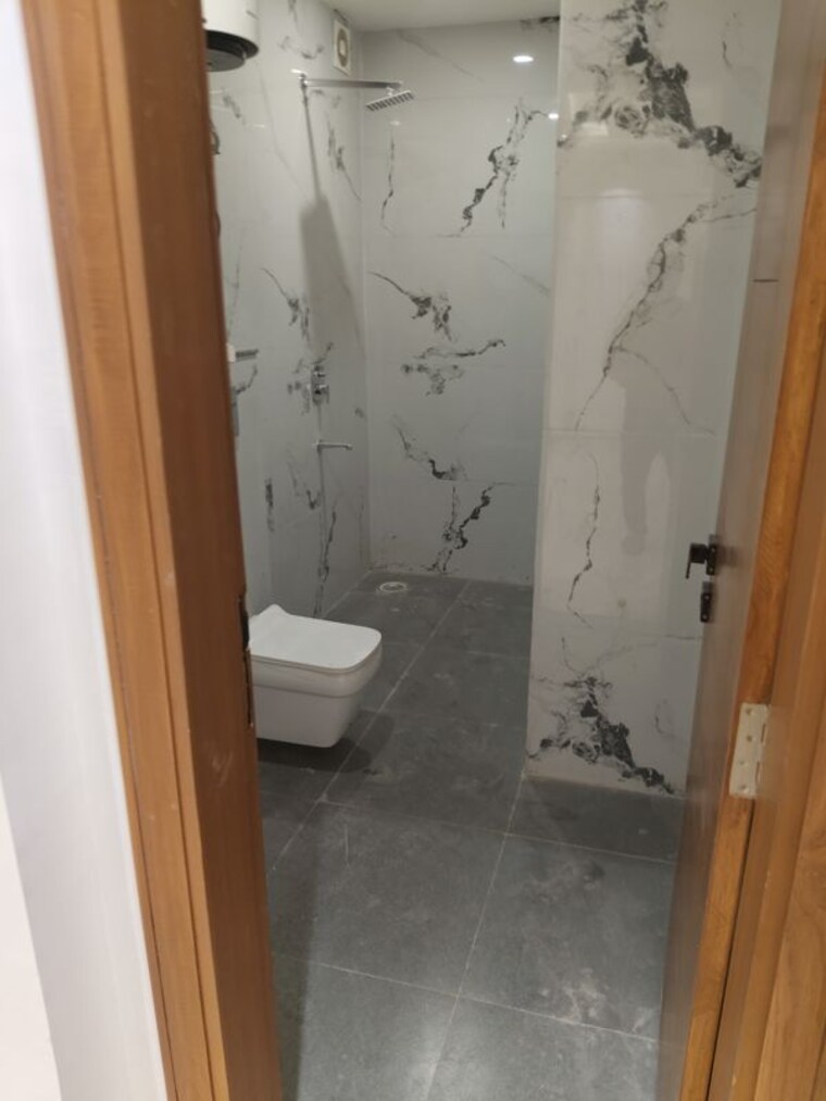 Bathroom, chattarpur 4 Bedroom 210 Sq.Yd. Builder Floor In Chattarpur Delhi 10085013