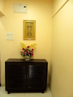 Furnished Amenities in 2 BHK Apartment at Andheri West – for Rent