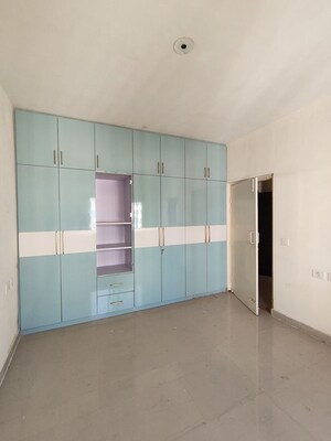 Room in 3.5 BHK Apartment at UPAVP Bhagirathi Enclave, Raebareli Road – for Rent