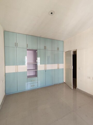 Room in 3.5 BHK Apartment at UPAVP Bhagirathi Enclave, Raebareli Road – for Rent