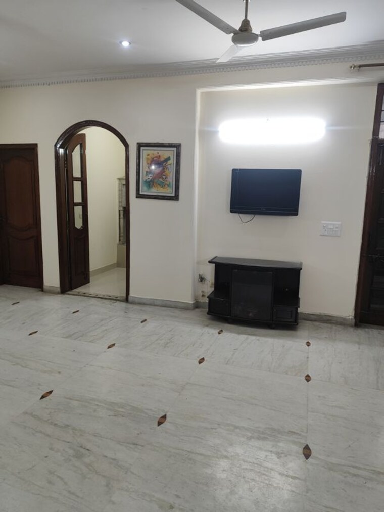 Room, rwa-apartments-sector-51 1 RK 450 Sq.Ft. Independent House In Sector 51 Noida 10085074