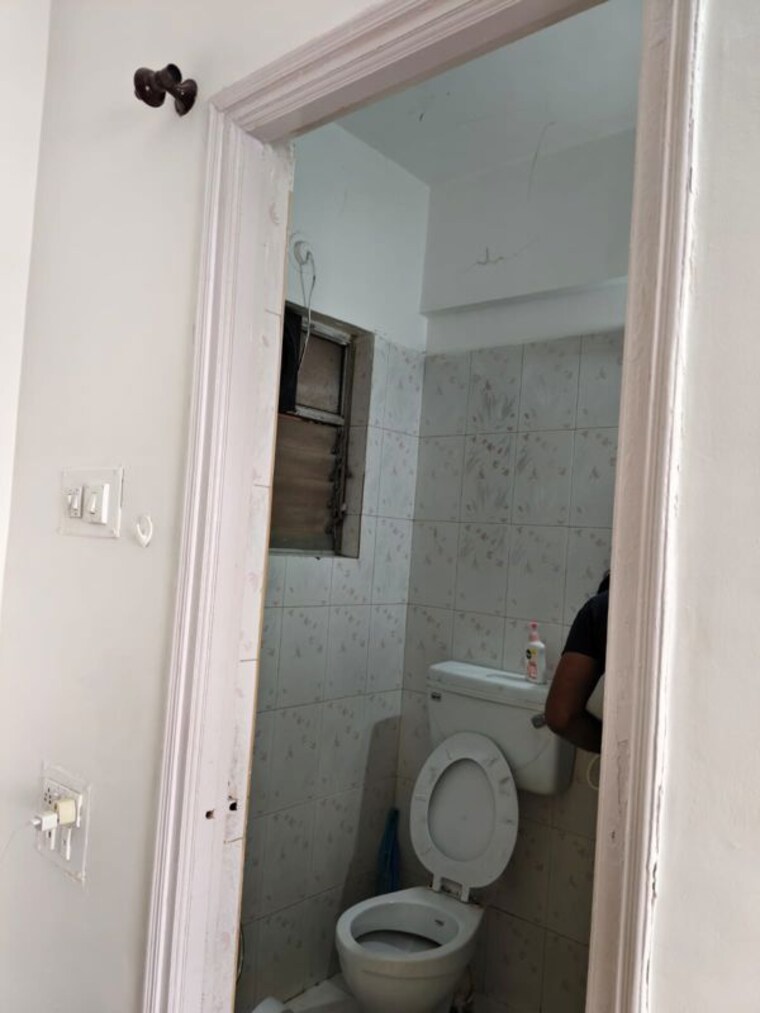 Bathroom, neo-classicism 3 Bedroom 1500 Sq.Ft. Apartment In Bopodi Pune 10085076