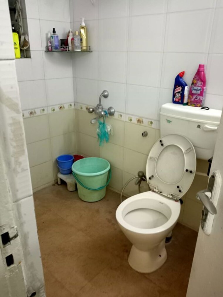 Bathroom, neo-classicism 3 Bedroom 1500 Sq.Ft. Apartment In Bopodi Pune 10085076