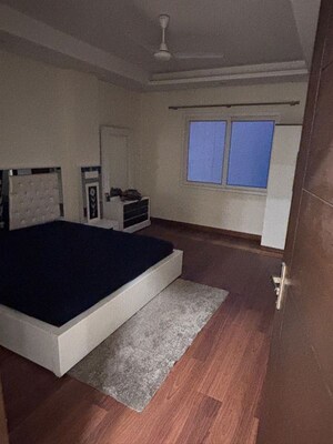 Room in 3 BHK Builder Floor at Sushant Lok 3, Sector 57 – for Rent