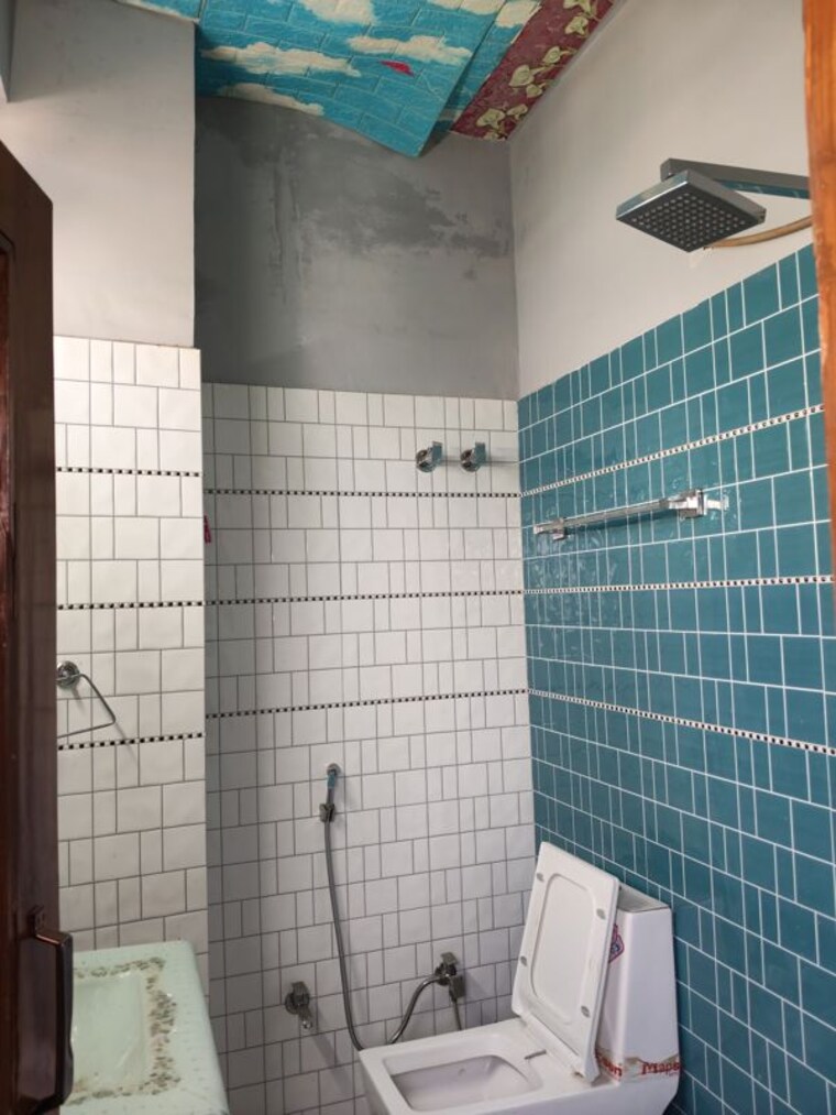 Bathroom, rwa-apartments-sector-71 1 Bedroom 650 Sq.Ft. Independent House In Sector 71 Noida 10085106