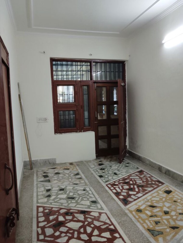 Living Room, sector 17 1.5 Bedroom 600 Sq.Ft. Builder Floor In Sector 17 Faridabad 10085127