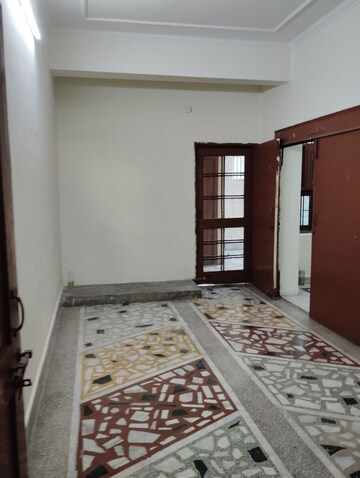 Living Room in 1.5 BHK Builder Floor at Sector 17 – for Rent