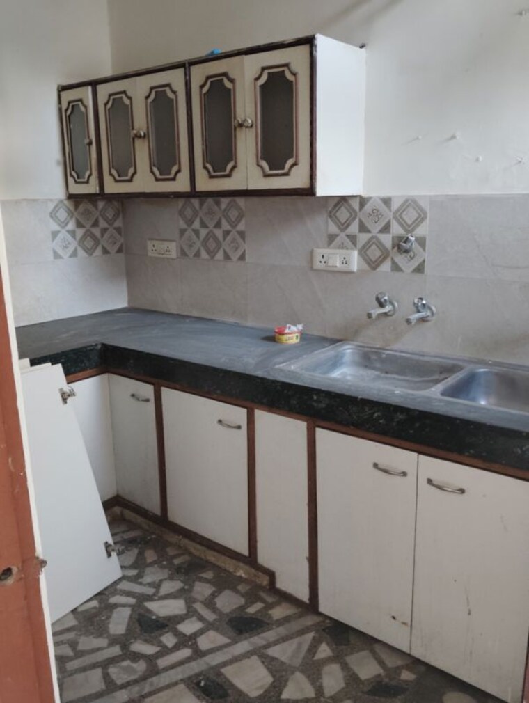 Kitchen, sector 17 1.5 Bedroom 600 Sq.Ft. Builder Floor In Sector 17 Faridabad 10085127