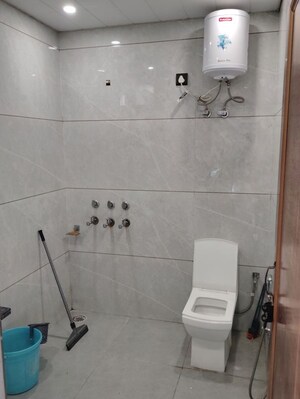 Bathroom in 1 RK Builder Floor at Sector 16 – for Rent