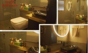 Bathroom in 4 BHK Apartment at Lalani Fairmont, Khar West – for Rent