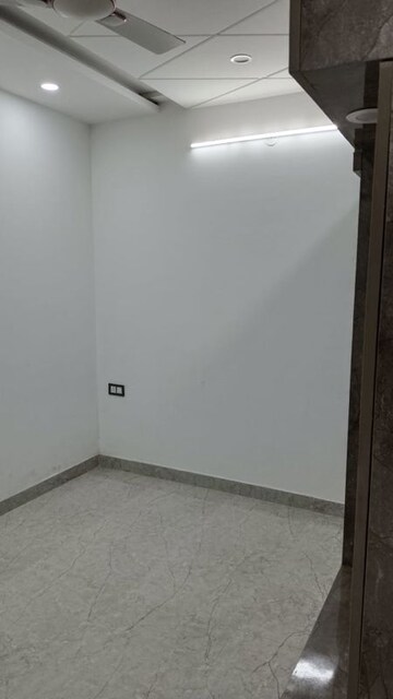 Room in 3 BHK Builder Floor at Indrapuram – for Sale