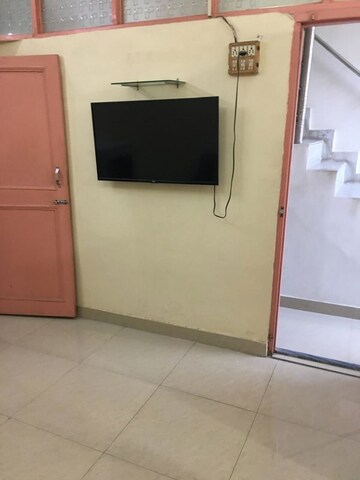 Room in 2 BHK Builder Floor at Palam Vihar – for Rent