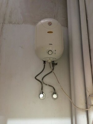 Bathroom in 2 BHK Builder Floor at Palam Vihar – for Rent