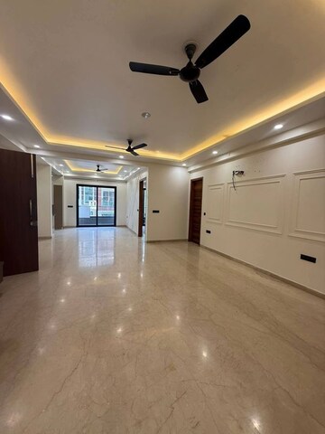 Room in 3 BHK Apartment at Smart World Orchard, Sector 61 – for Sale