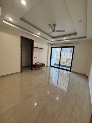 Room in 3 BHK Apartment at Smart World Orchard, Sector 61 – for Sale