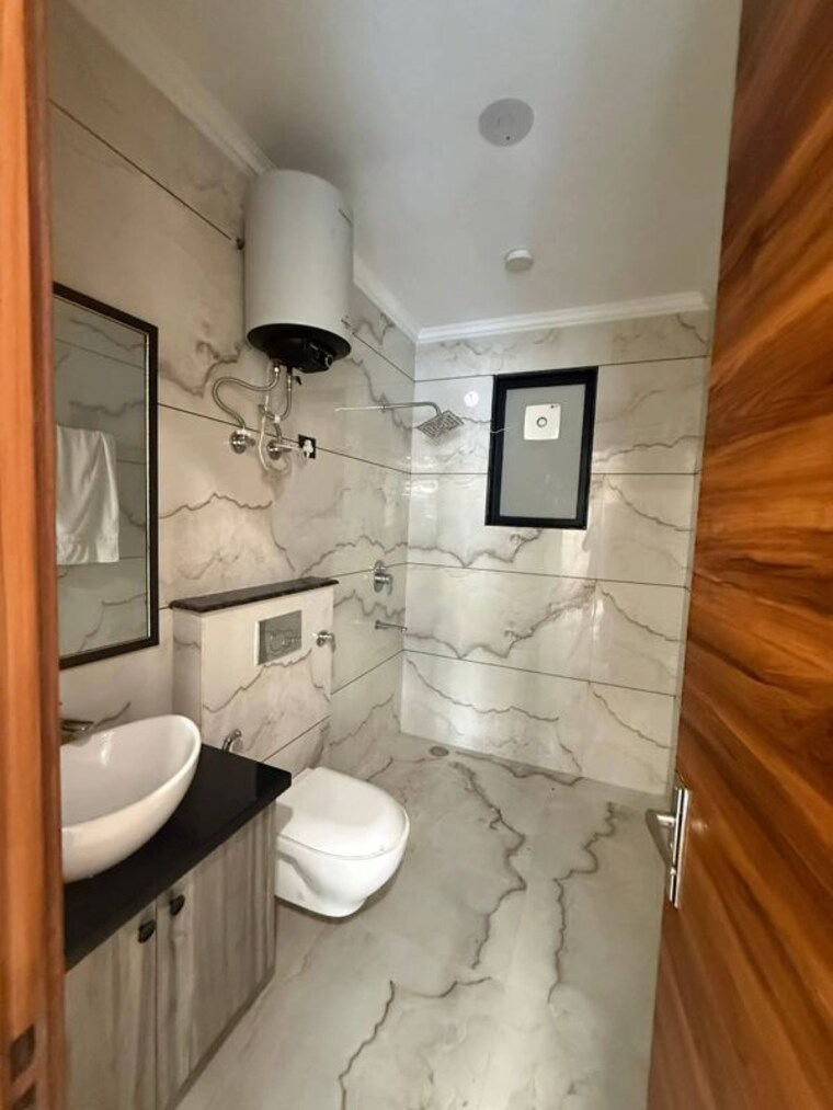 Bathroom, smart-world-orchard 3 Bedroom 1680 Sq.Ft. Apartment In Sector 61 Gurgaon 10085325