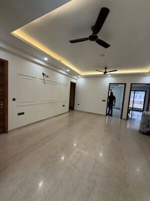 Room in 3 BHK Apartment at Smart World Orchard, Sector 61 – for Sale