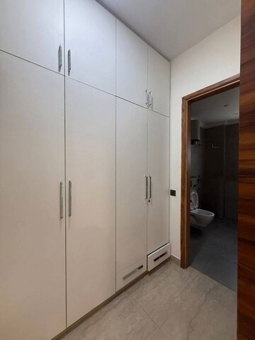 Room in 3 BHK Apartment at Smart World Orchard, Sector 61 – for Sale